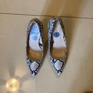 Nine West snake skin size 7.5 3.5 heel height